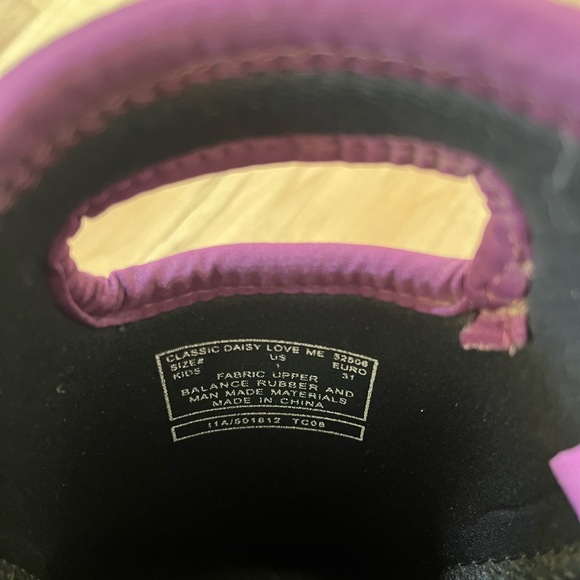 Bogs Classic Daisy Love Me Pink Floral Butterfly Kids Boots | Youth 1 - Picture 7 of 8